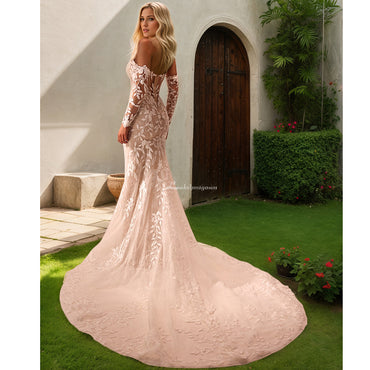 Abito da sposa a sirena Abito da sposa in tulle con applicazioni di pizzo e illusione