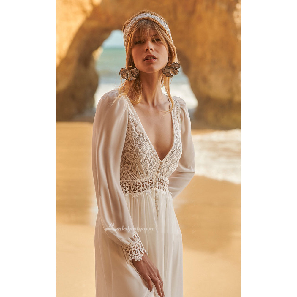 Robe de mariée avec appliques en dentelle et fleurs de grande taille avec fente latérale