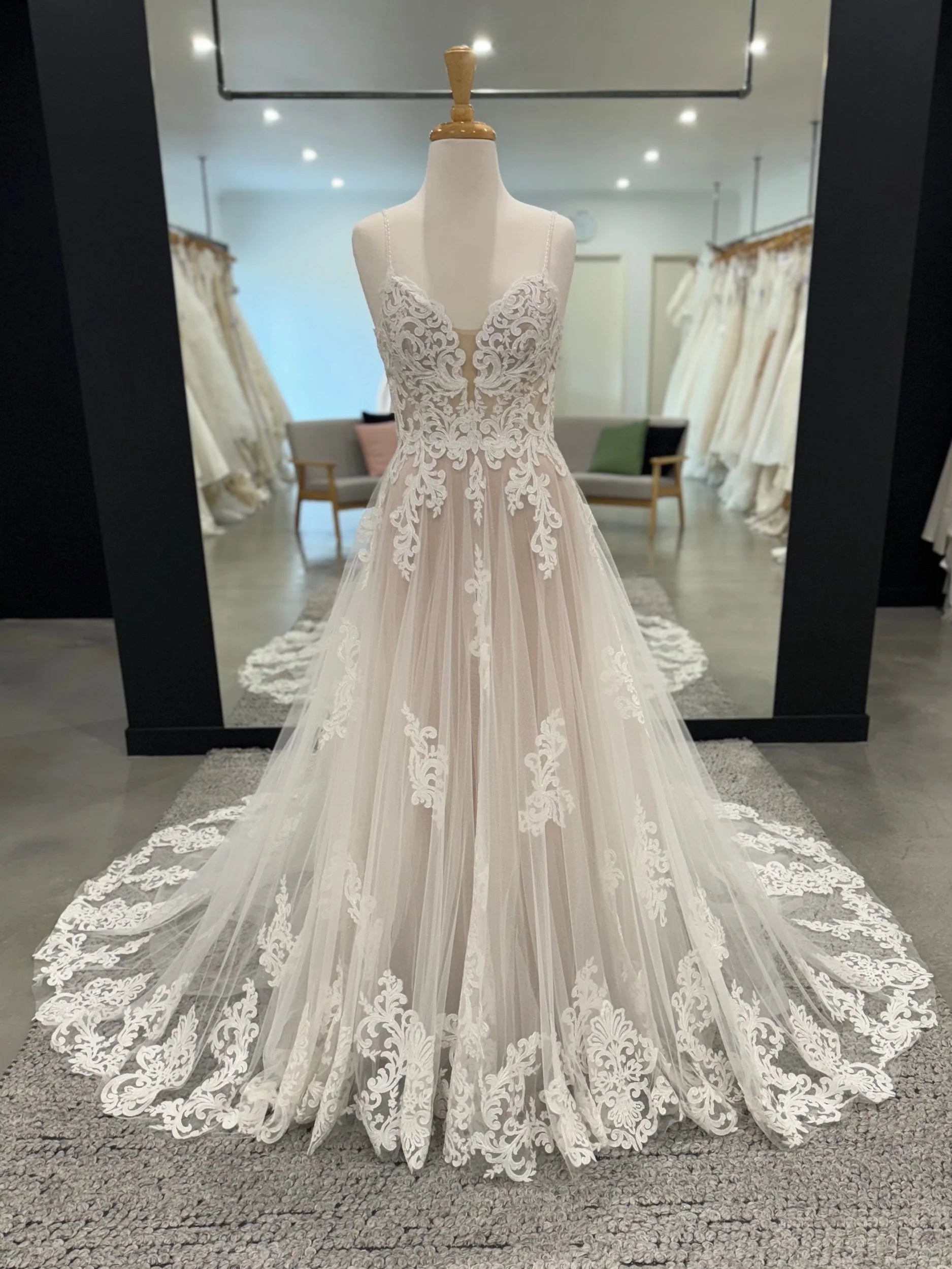 A-Line Lace Appliques Tulle Winter Wedding Dress – LAKSHMIGOWN