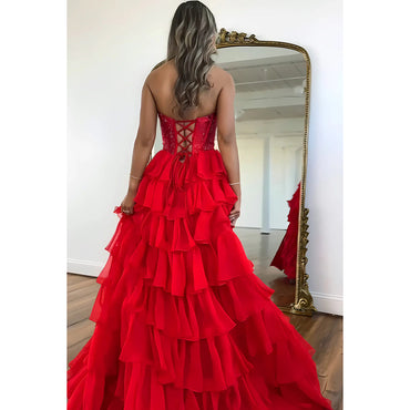 ストラップレスのスウィートハートネックシフォン段丈プロムドレス(スリット付き)