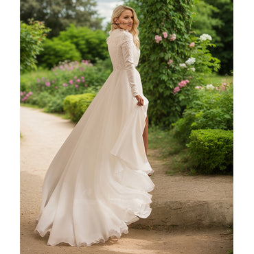 Robe de mariée à manches longues et col haut avec perles