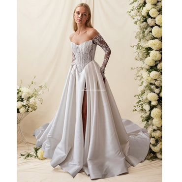 Robes de mariée trapèze en satin à manches longues et épaules dénudées avec fente latérale