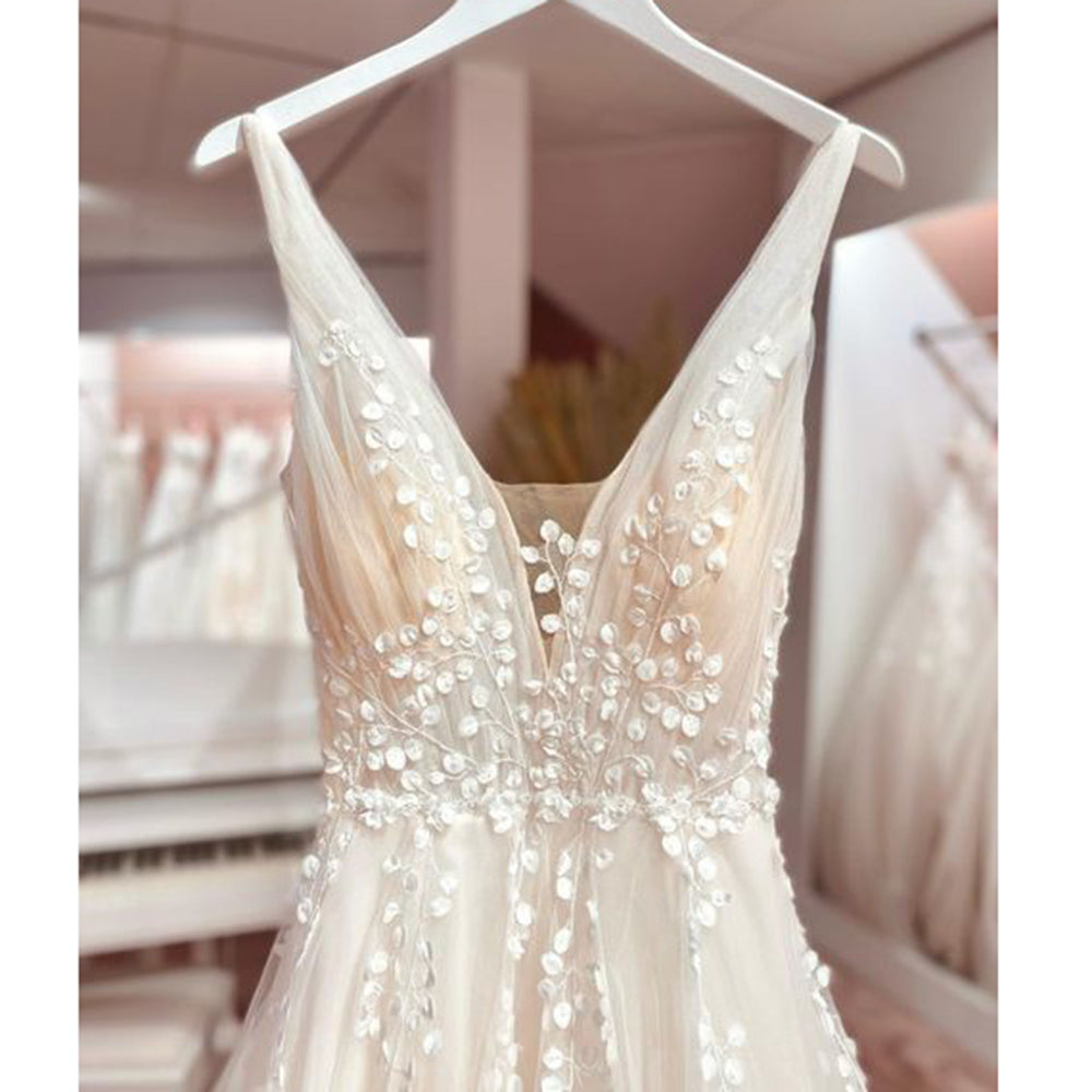 Sexy Tulle Beach Wedding Dresses Deep V-neck Bridal Reception Gown