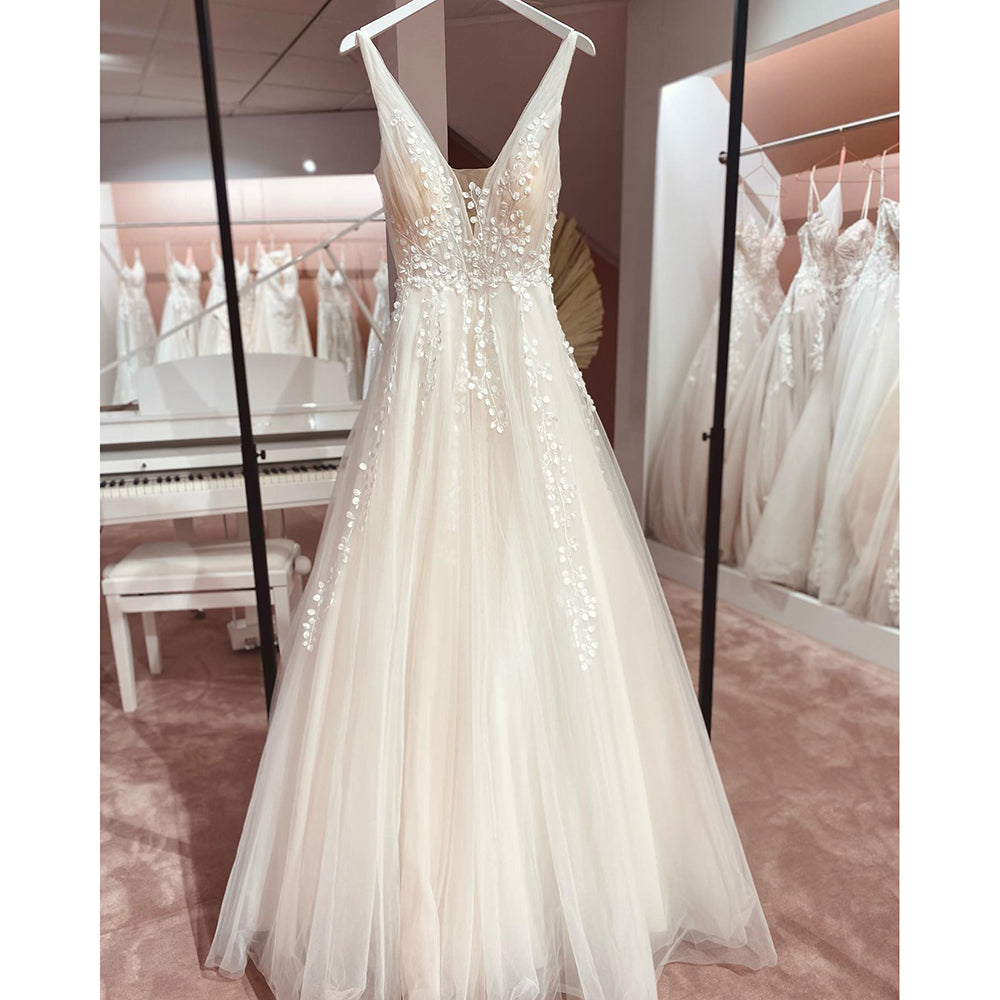 Sexy Tulle Beach Wedding Dresses Deep V-neck Bridal Reception Gown