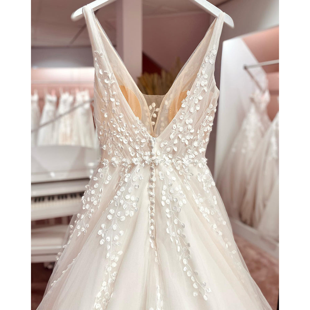 Sexy Tulle Beach Wedding Dresses Deep V-neck Bridal Reception Gown