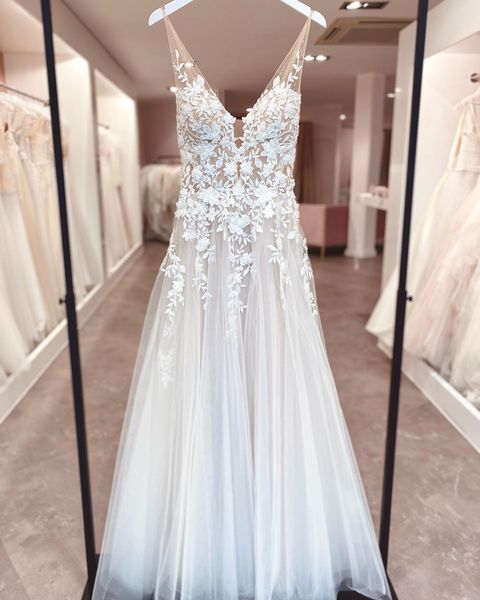 Unlined Bodice FLowy A Line Tulle Wedding Dress With V Neck