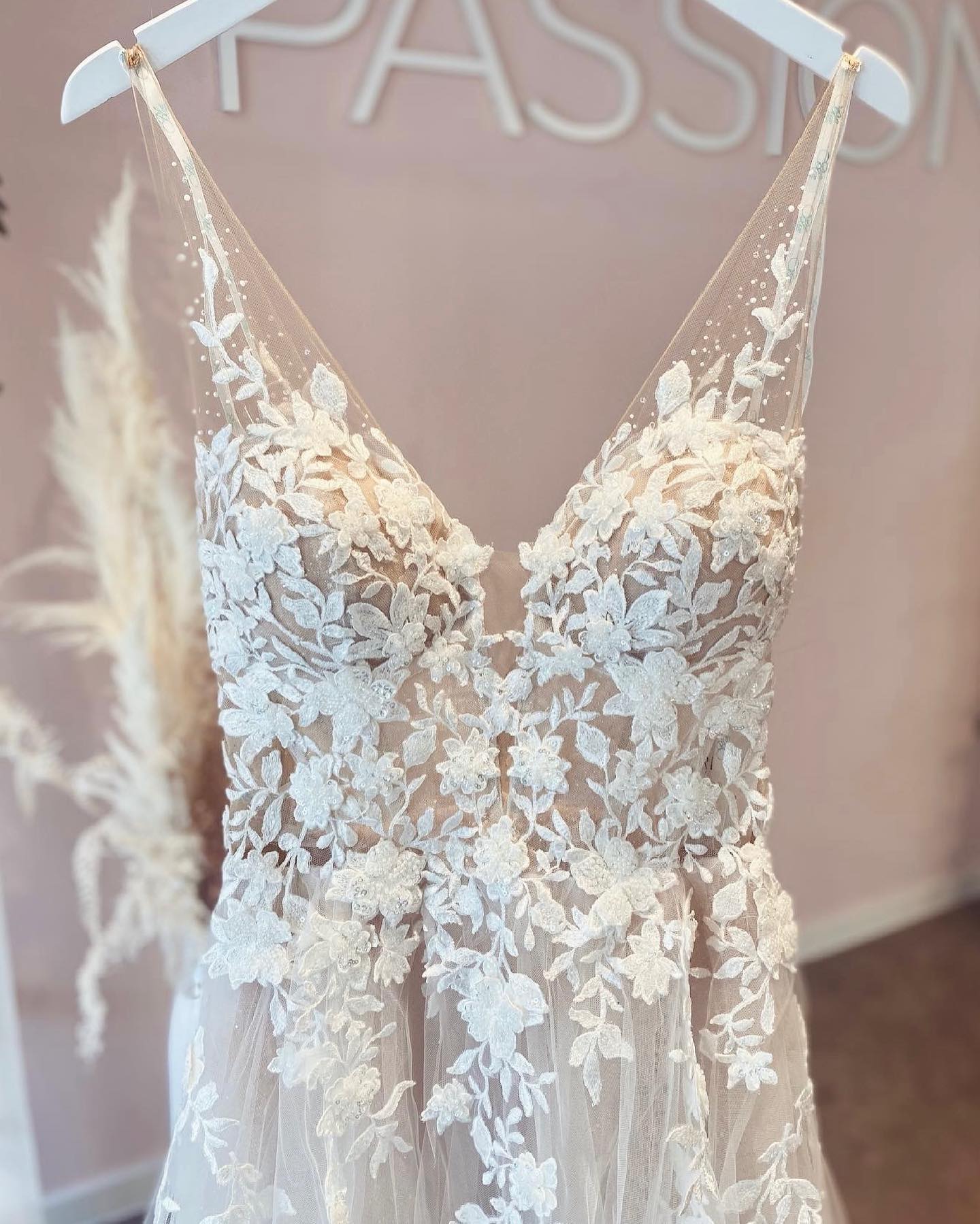 Unlined Bodice FLowy A Line Tulle Wedding Dress With V Neck
