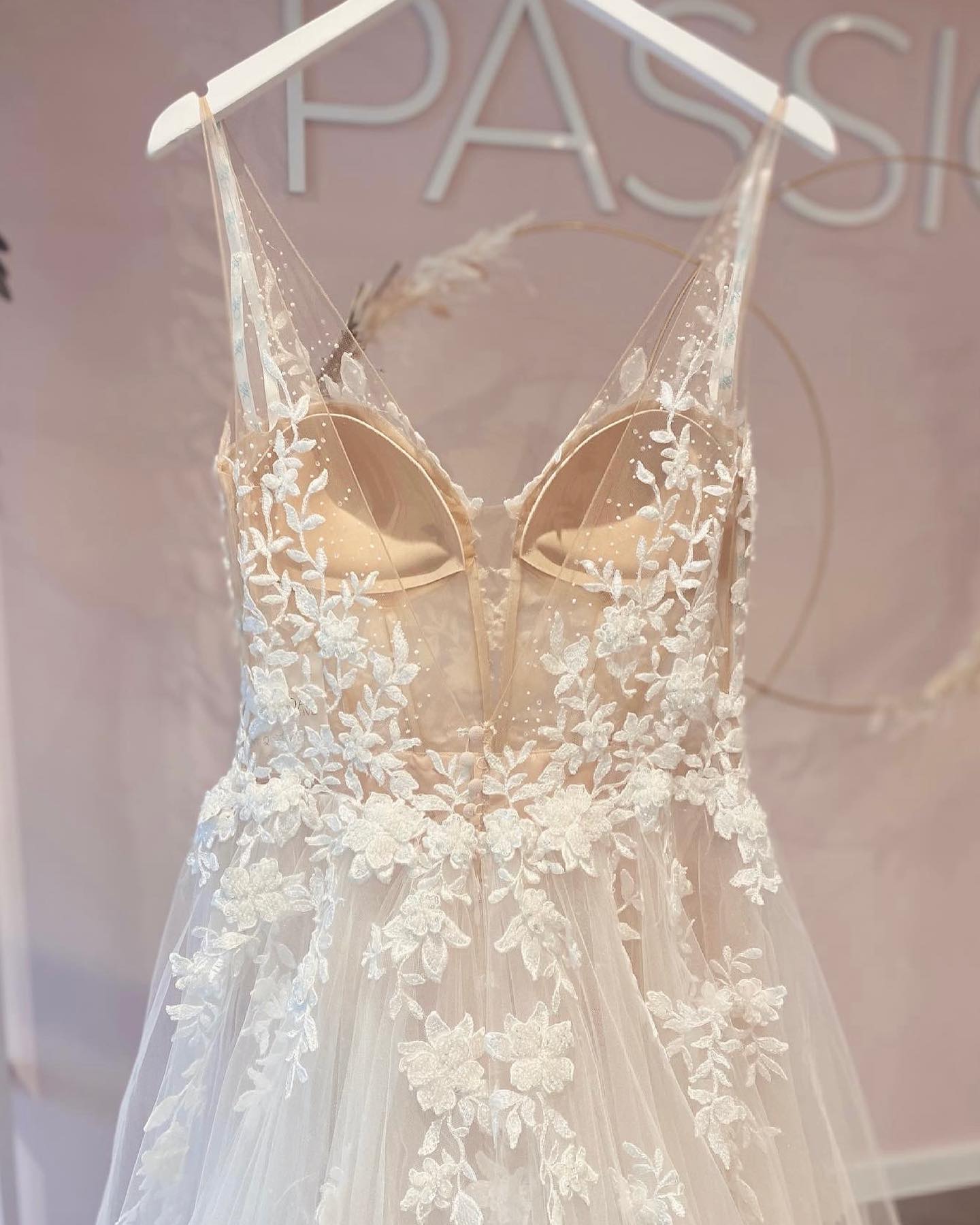 Unlined Bodice FLowy A Line Tulle Wedding Dress With V Neck