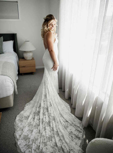 ボヘミアンマーメイドウェディングドレス スパゲッティストラップ レース バックレス ビーチ セクシー Vネック ボヘミアン ブライダルドレス