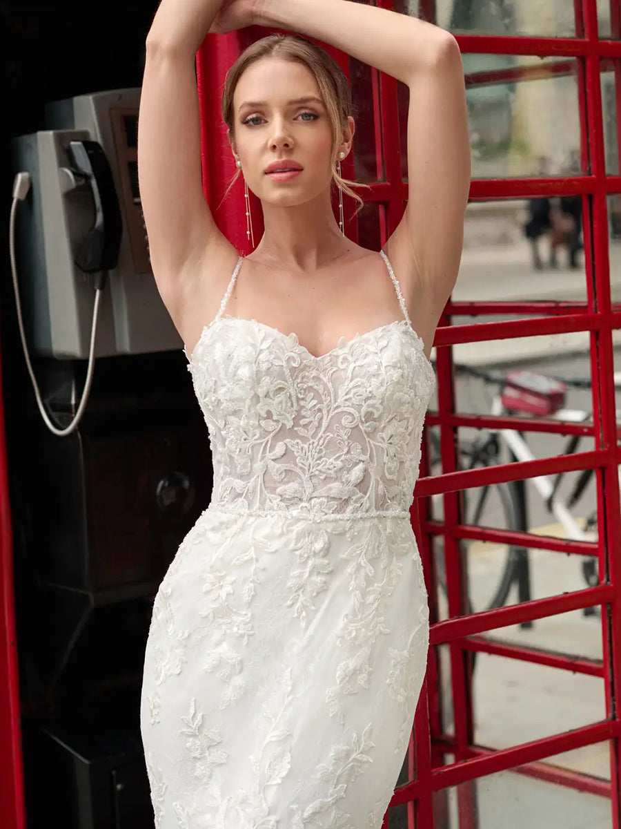 Spaghetti Straps Sweetheart Backless Lace Tulle Mermaid Wedding Dress with Train