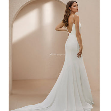 シンプルな人魚のウェディングドレス V ネック スプリット バックレス トランペット スパゲッティ ストラップ ブライダル ガウン