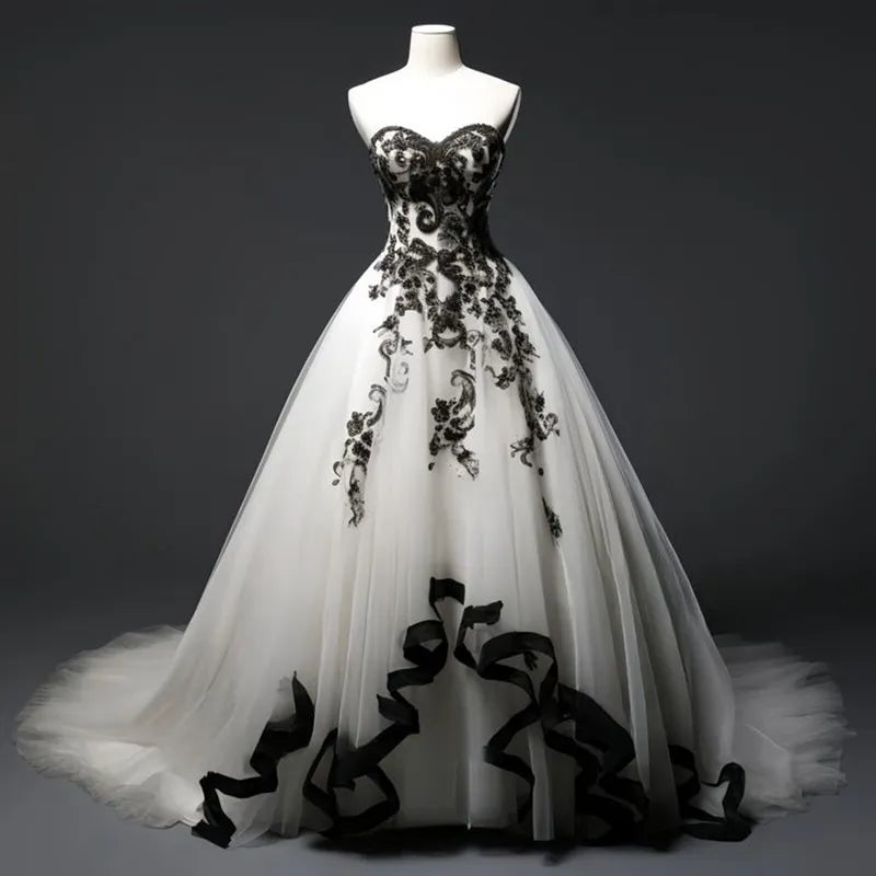 Black And White Ivory Gothic Wedding Dresses Lace Appliques