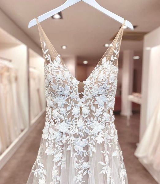 Unlined Bodice FLowy A Line Tulle Wedding Dress With V Neck