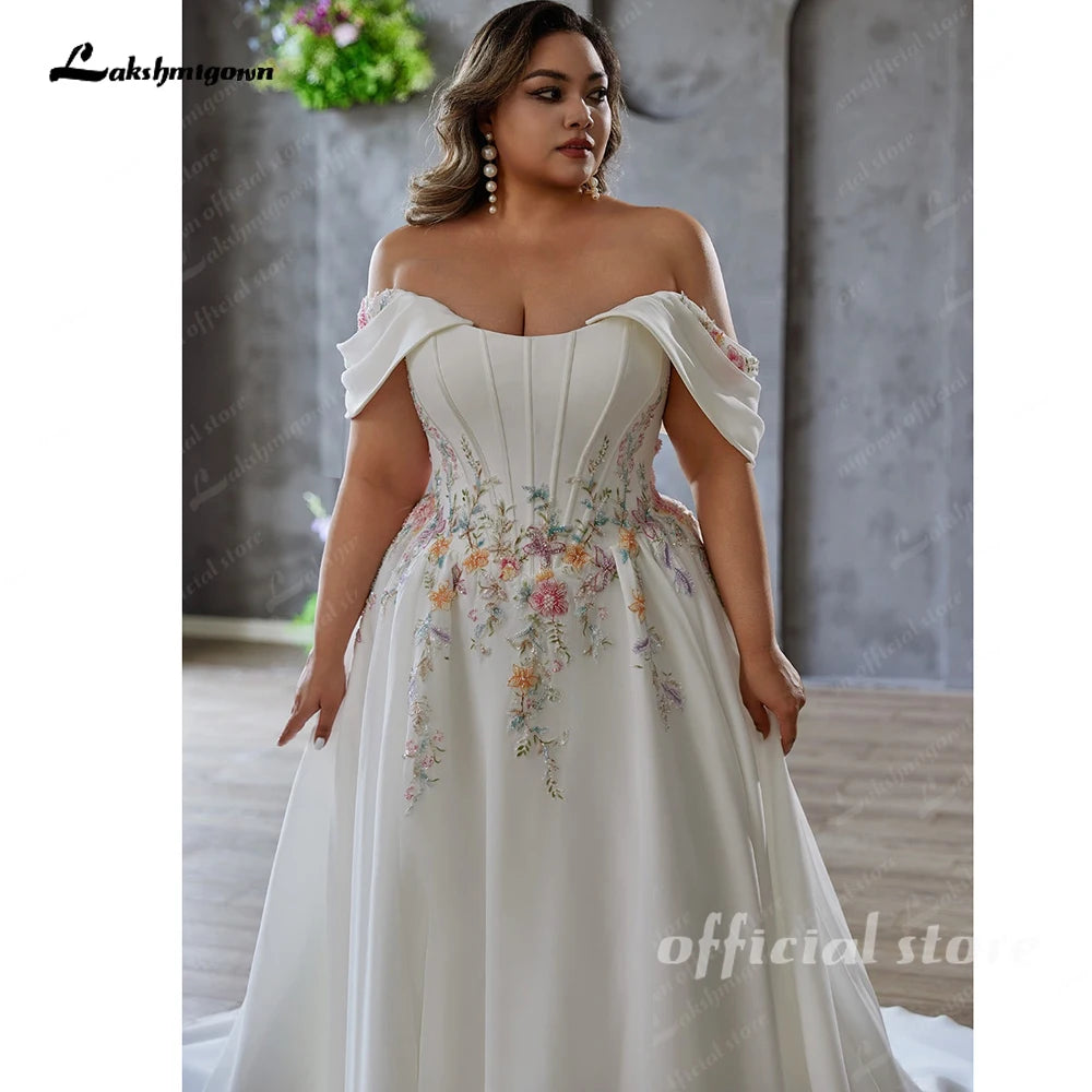 Plus Size Flowers Lace Appliques Wedding Dress with Side Slit