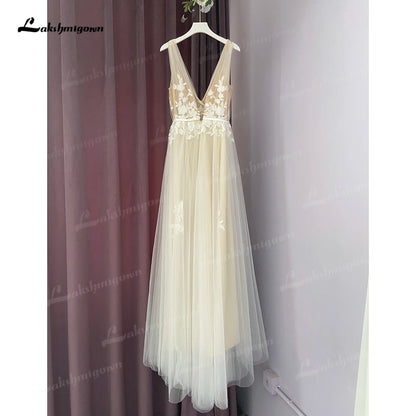 Vestido de novia con apliques de encaje y flores de talla grande con abertura lateral