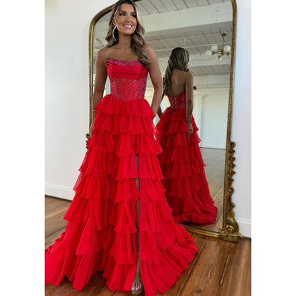 فساتين حفلة التخرج متعددة الطبقات من الشيفون بدون أكتاف برقبة قلب مع شق