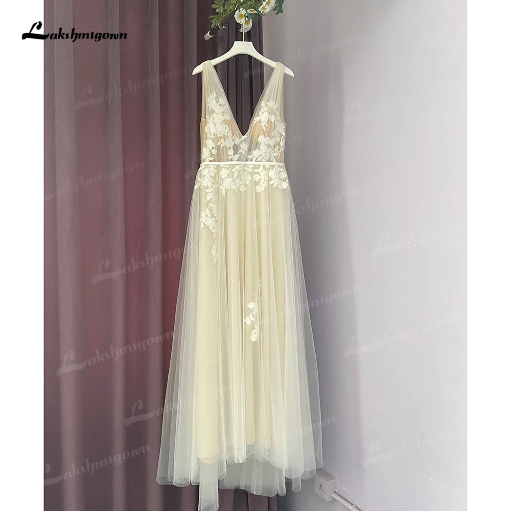 Vestido de novia con apliques de encaje y flores de talla grande con abertura lateral
