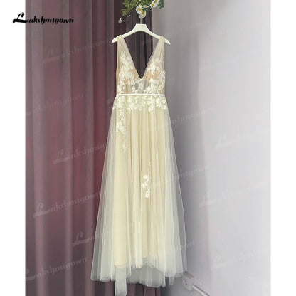Vestido de novia con apliques de encaje y flores de talla grande con abertura lateral