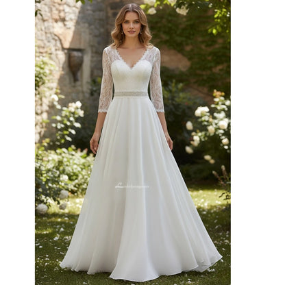 Plus-Size-Brautkleid mit Blumen, Spitzenapplikationen und Seitenschlitz