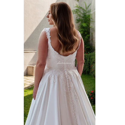 Vestido de novia con apliques de encaje y flores de talla grande con abertura lateral