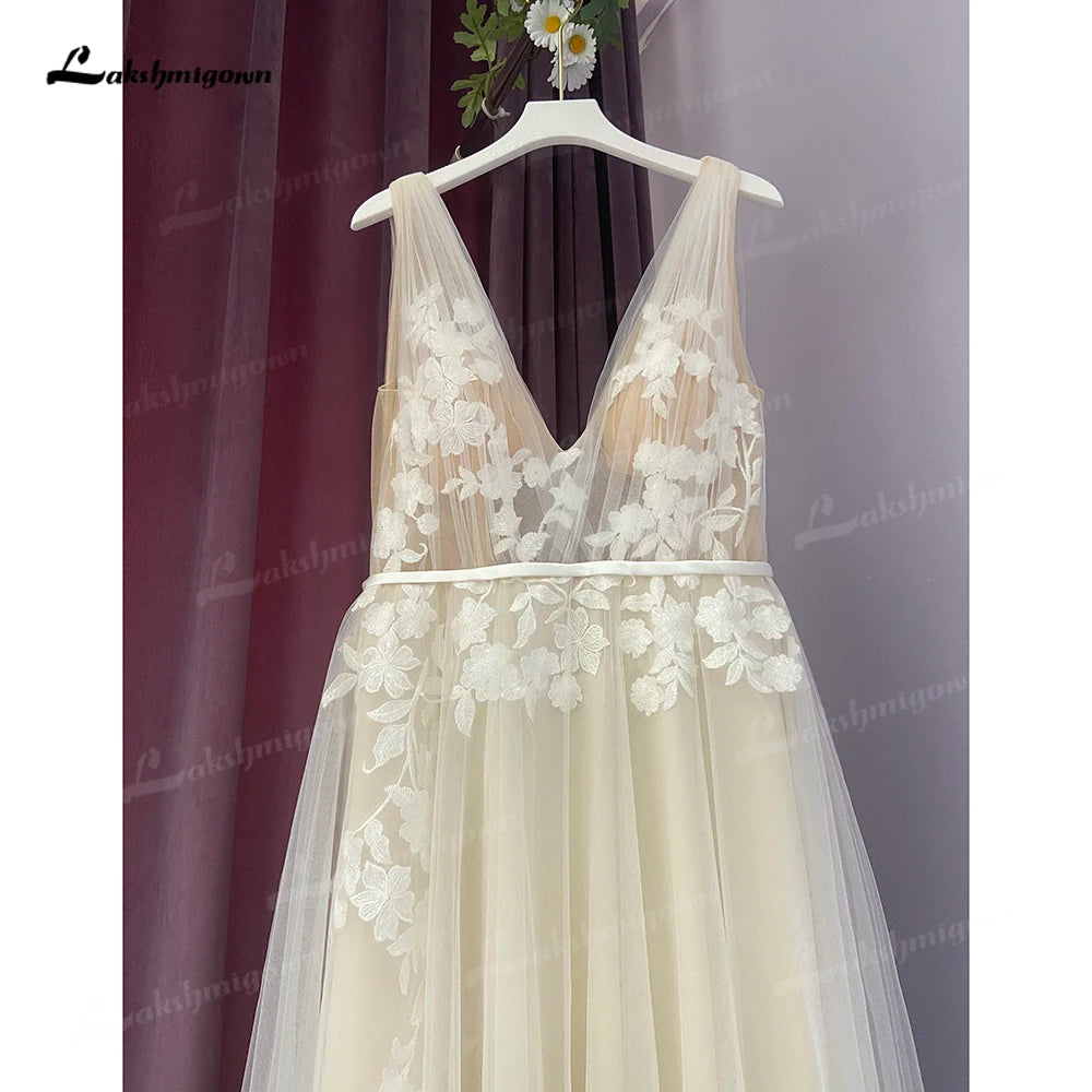 Vestido de novia con apliques de encaje y flores de talla grande con abertura lateral
