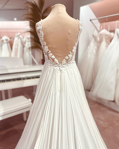 Vestido de novia de gasa con escote en V y corpiño sin forro