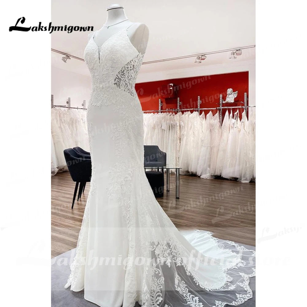 Elegant Sleeveless White Lace Satin Mermaid Wedding Dresses Lace Buttons Back Trumpet Bridal Dress Long Triain Bridal Gown