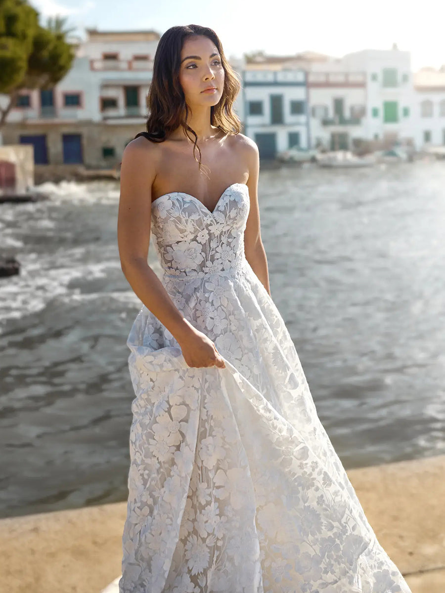 A-Line Strapless Full Lace Elegant Wedding Dress with Train