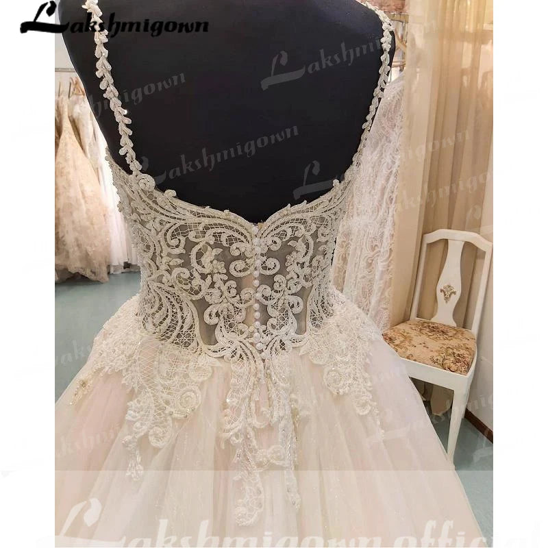 2022 Shiny Lace Appliques Beading A-Line Wedding Dresses Chapel Train Custom Made V-Neck Sleeveless Floor-Length Bridal Gowns