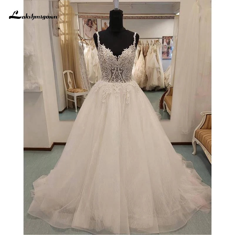 2022 Shiny Lace Appliques Beading A-Line Wedding Dresses Chapel Train Custom Made V-Neck Sleeveless Floor-Length Bridal Gowns