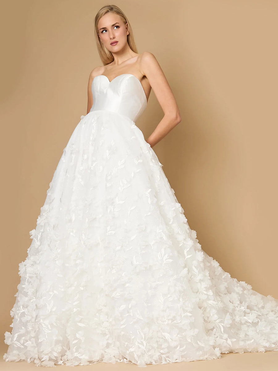 A-Line Strapless Sweetheart Tulle Appliques Wedding Dress with Train
